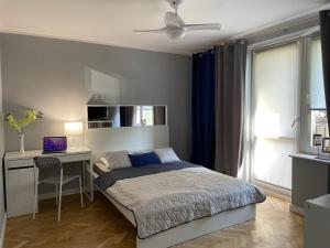 Posteľ alebo postele v izbe v ubytovaní Apartament AMSTERDAM