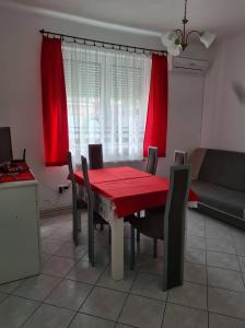 Posedenie v ubytovaní Robertó Apartman