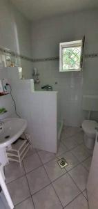 Kúpeľňa v ubytovaní Robertó Apartman