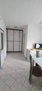 Kuchyňa alebo kuchynka v ubytovaní Robertó Apartman