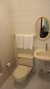 Um banheiro em Hotel Internacional
