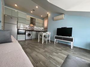 A kitchen or kitchenette at X SUITE APART