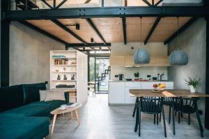 a kitchen and living room with a green couch and a table at Projekt Cuberniok in Bielsko-Biała