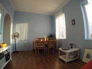 Kuchyň nebo kuchyňský kout v ubytování Cosy appartment w/ terrace in the old city centre