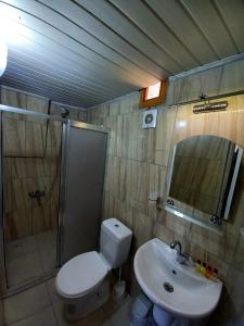 Ett badrum på ULAŞ CAVE HOTEL
