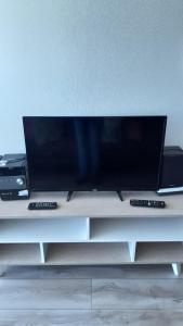 a flat screen tv sitting on top of a tv stand at CONDOMINIO TERRASOL 1 in Quilpué