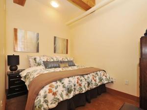 a bedroom with a large bed in a room at Just Listed! Gorgeous Luxury 2 Bedroom, 2 Bath Condo In Old Town Victoria in Victoria