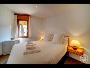 A bed or beds in a room at CABIROL de Alma de Nieve