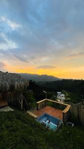 Bazén v ubytování Eco Hotel Glamping El Silencio nebo v jeho okolí