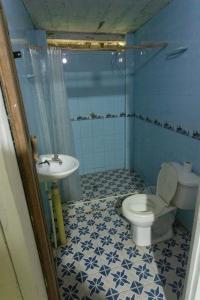 Kúpeľňa v ubytovaní Hostal Bahía Solano Herping