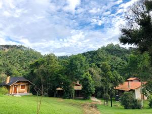 a house in the middle of a field with trees at Terrace house in Monte Verde