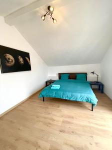 Ένα ή περισσότερα κρεβάτια σε δωμάτιο στο "Au bord du lac" WIFI PARKING Lake View