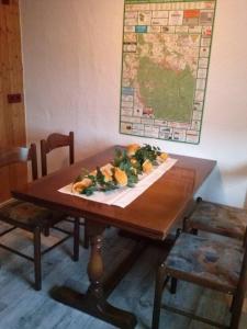 a wooden table with flowers on top of it at Apartment 1 Langelsheim Harz in Langelsheim