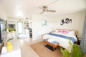 a bedroom with a bed and a table in it at Casa Limonada Boutique Motel in Sarasota
