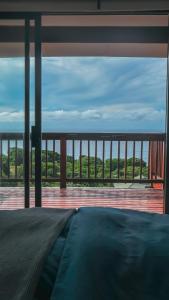 a room with a view of the ocean from a balcony at Campismo Ninho Villa 26 - Ponta Malongane in Ponta Malongane