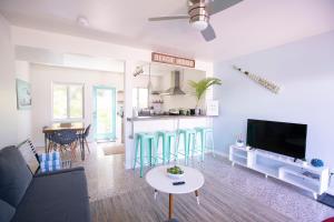 a living room with a couch and a table at Casa Limonada Boutique Motel in Sarasota