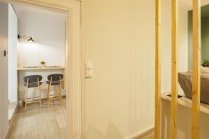 Imagem da galeria de Neoclassical Apartments with backyard acess em Atenas