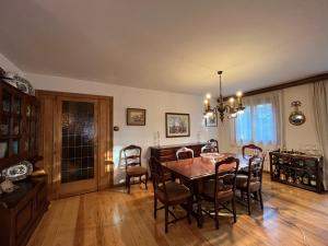 a dining room with a table and chairs at Prades Cal Rueda in Prades