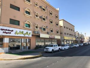 a large building with cars parked in front of it at شقق ليالي الشرق للوحدات 2 in Al Mubarraz