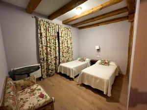 Postel nebo postele na pokoji v ubytování Hotel-Hospedería los Templarios