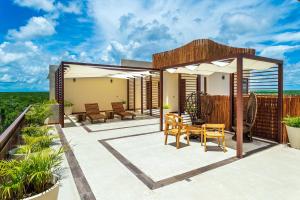 Μπαλκόνι ή βεράντα στο Pre Opening! Solemn Luxury Condos by Spot Rentals