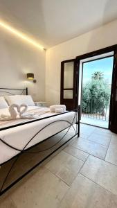 a bedroom with a bed and a large window at casa di natalie in Girasole