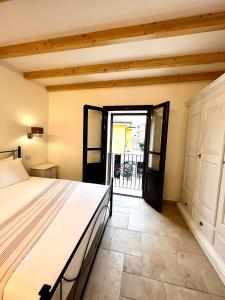 a bedroom with a bed and an open door at casa di natalie in Girasole