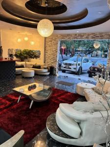 Posezení v ubytování Basha Hotel & Restaurant