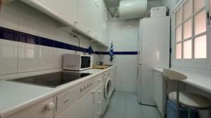 Kuchyňa alebo kuchynka v ubytovaní APARTAMENTO SAN JUAN (CENTRO MÁLAGA)
