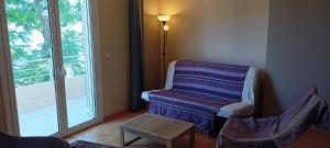 Posedenie v ubytovaní Beachfront 3-bedroom apartment