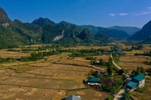 an aerial view of a village in a valley with mountains at ĐỨC ANH HOTEL Bảo Lạc in Bảo Lạc
