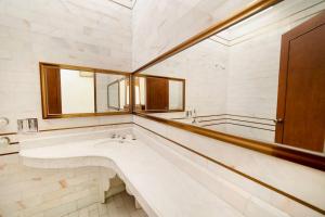 Koupelna v ubytování Violeta Hotel Boutique + 24 fotografií