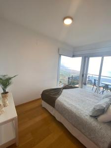 En eller flere senge i et værelse på Villa Mirador los Corales Heated pool opcional