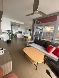 Et opholdsområde på Villa Mirador los Corales Heated pool opcional + 36 billeder