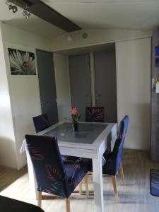 Fotografie z fotogalerie ubytování Charmant mobil-home v destinaci Rocbaron