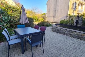 Vonkajšia záhrada v ubytovaní Grande Maison dans le Bourg de Nevez + jardin