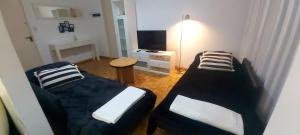 a small room with two beds and a table at BuenosAiresFlour in Buenos Aires