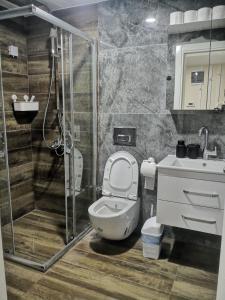 Koupelna v ubytování Ferienwohnung in Finike, 150 Meter vom Meer entfernt 3 + 21 fotografií