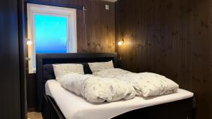 Postel nebo postele na pokoji v ubytování Peaceful ski-in Mountain Residence w/spectacular view