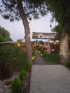 A garden outside Legacy Lux by the airport & beach