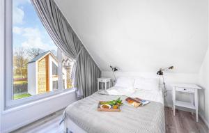 Posteľ alebo postele v izbe v ubytovaní 2 Bedroom Beautiful Home In Nowecin