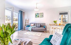 Posedenie v ubytovaní 2 Bedroom Beautiful Home In Nowecin