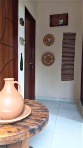 a vase sitting on a wooden table in a room at Casa temporada na praia Joia do Atlântico - Ilhéus - Ba in Ilhéus