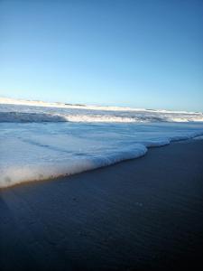 an empty beach with the ocean in the background at Casa temporada na praia Joia do Atlântico - Ilhéus - Ba in Ilhéus