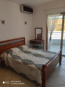Postel nebo postele na pokoji v ubytování studio avec piscine et wifi à cabonegro