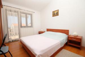 Postel nebo postele na pokoji v ubytování Apartments with parking spaces Novalja, Pag - 6524