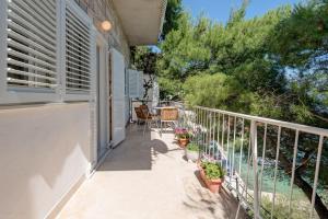 Fotografie z fotogalerie ubytování Apartments by the sea Pisak, Omis - 17056 v destinaci Mimice