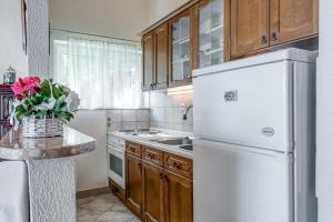 Fotografie z fotogalerie ubytování Apartments by the sea Pisak, Omis - 17056 v destinaci Mimice
