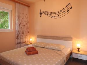 Posteľ alebo postele v izbe v ubytovaní Apartments with a parking space Rogoznica - 17138