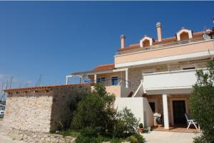 Fotografia z galérie ubytovania Apartments by the sea Betina, Murter - 17061 v Betine